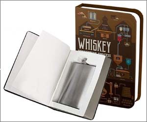 Petaca dentro de un libro con cuaderno